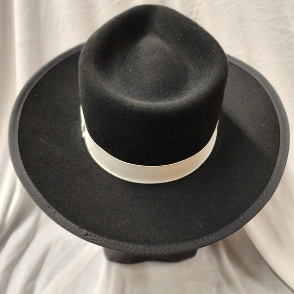 Black and White Fedora - Picture 5 of 10